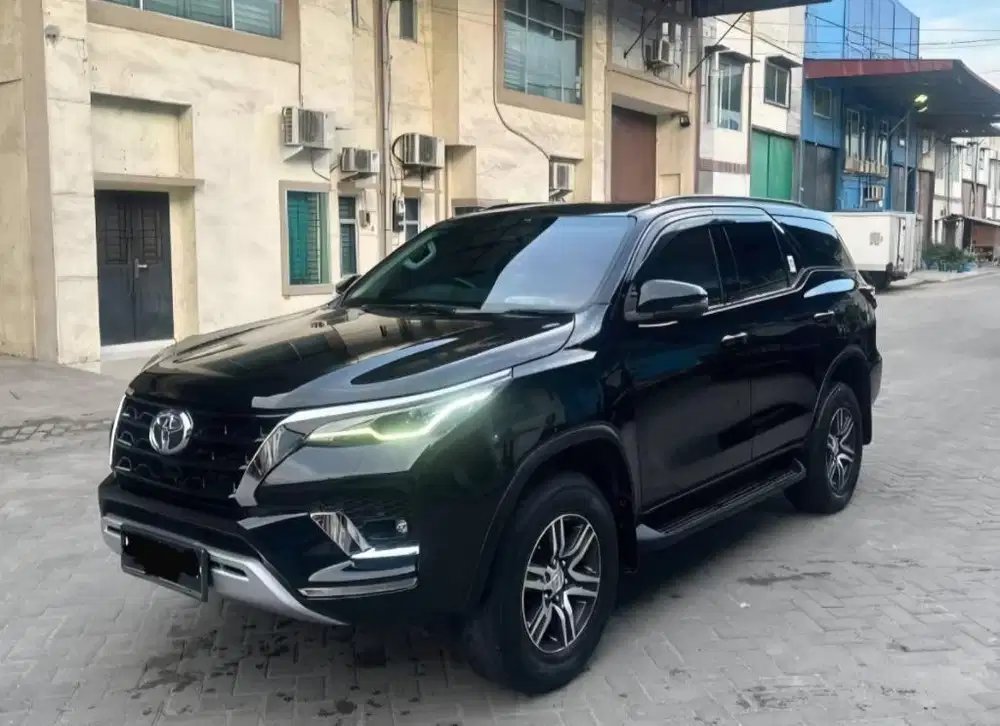 Fortuner A/T G 2022 Hitam CASH