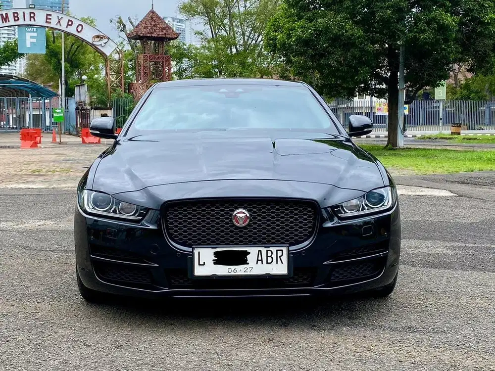 JAGUAR XE AT 2016 HITAM