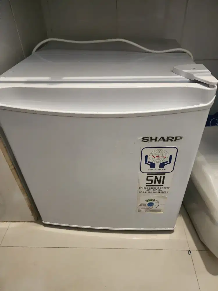 kulkas minibar SHARP 1 PINTU Portable SJ-50MBX