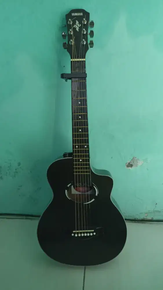 Dijual Gitar 3/4 merek Yamaha seri apx500II