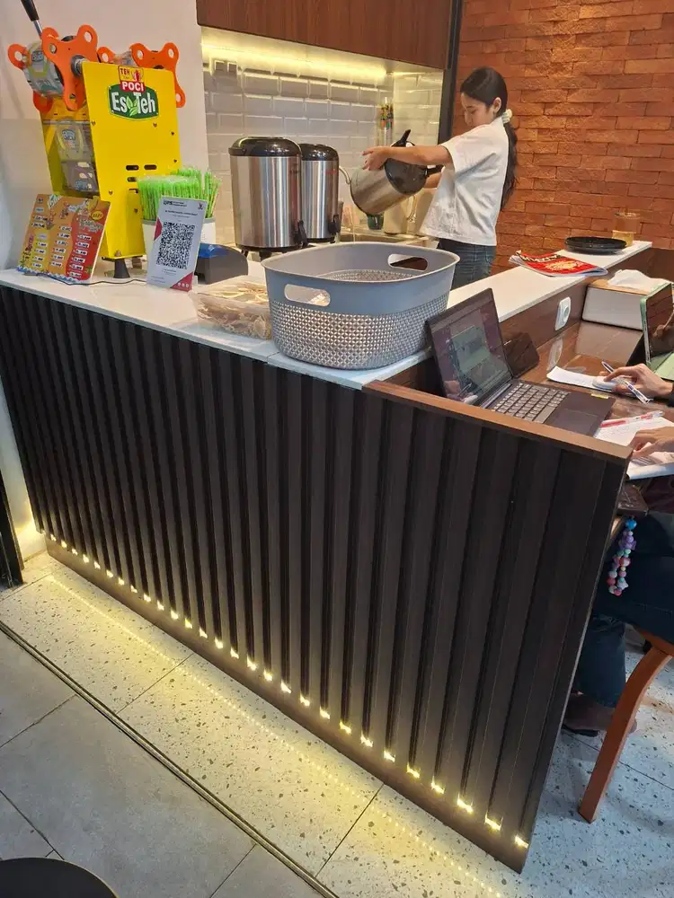 Di butuhkan karyawati untuk cafe teh poci