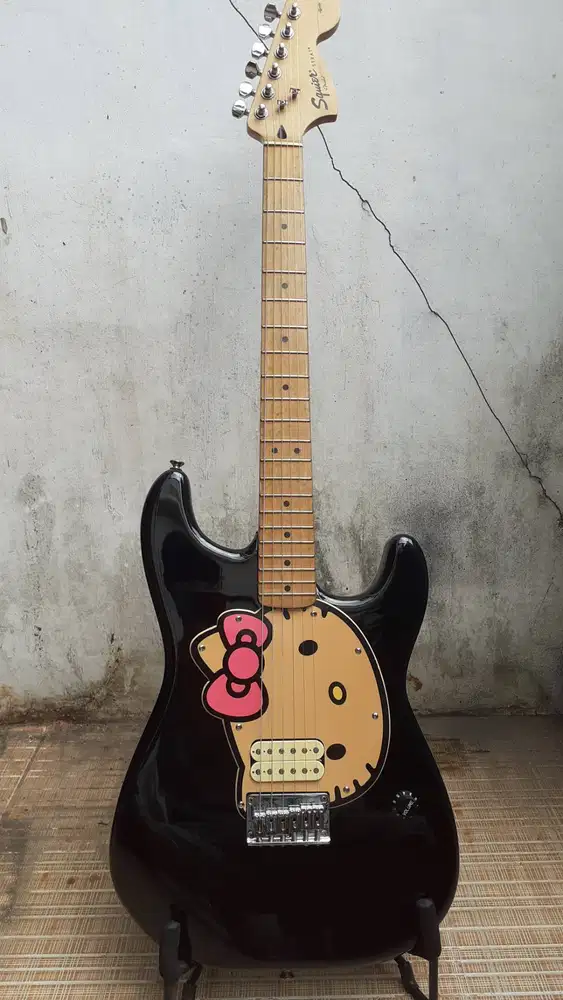 Squier Hello Kitty Stratocaster | Affinity Series Black Rare