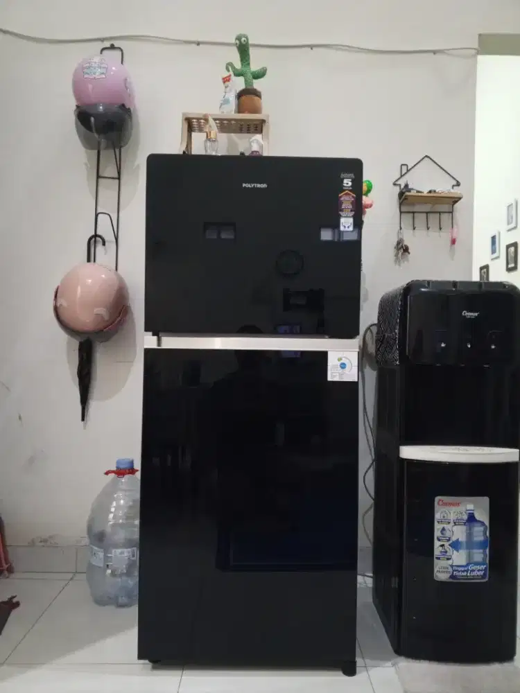 Kulkas , lemari es 2 pintu polytron