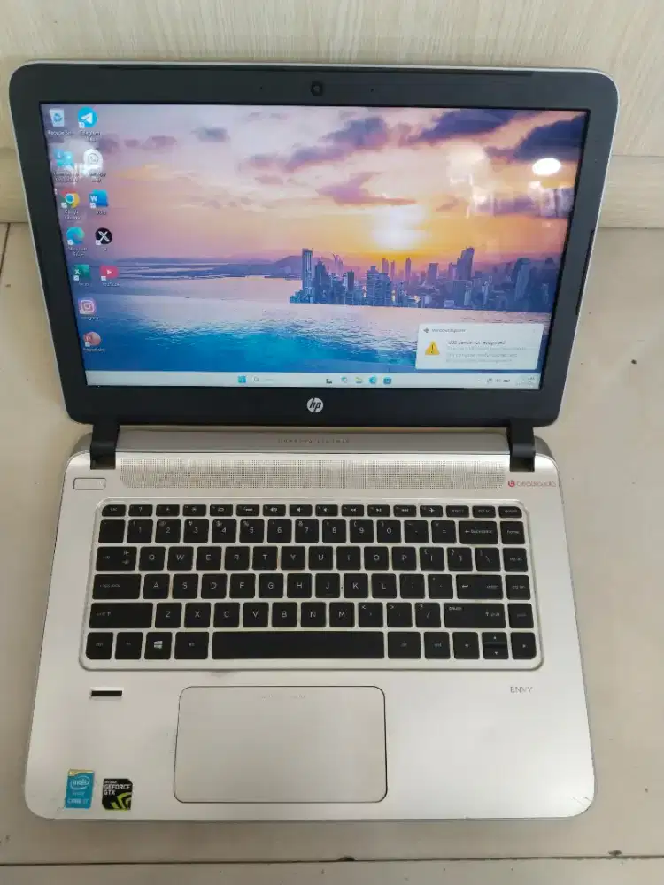 Dijual laptop HP 14 envy Intel i7 gen 4 Ram 16GB SSD 256GB VGA 4GB