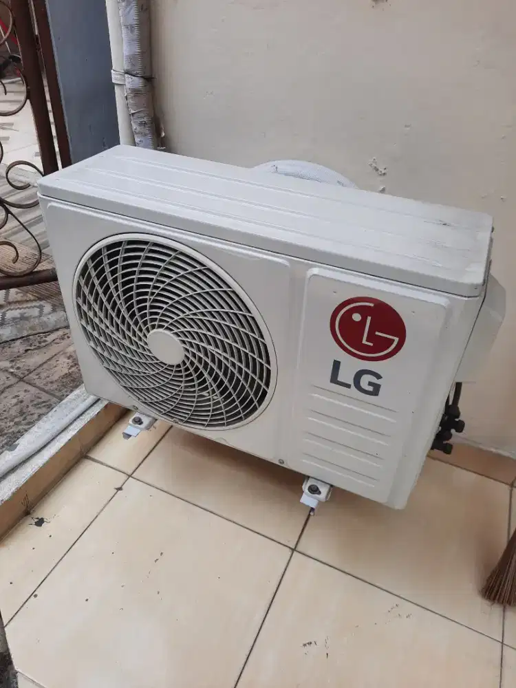 Ac lg 1/2 pk kondisi gak dingin beli dri baru