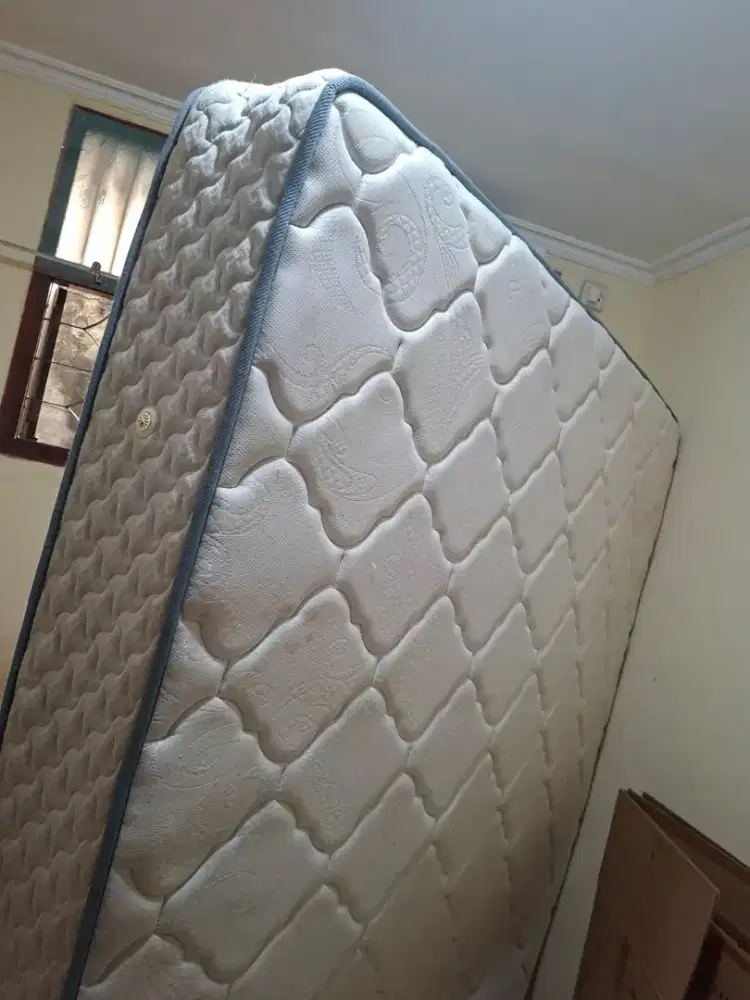 Spring bed nmr 2 msh bagus jarang ditidurin