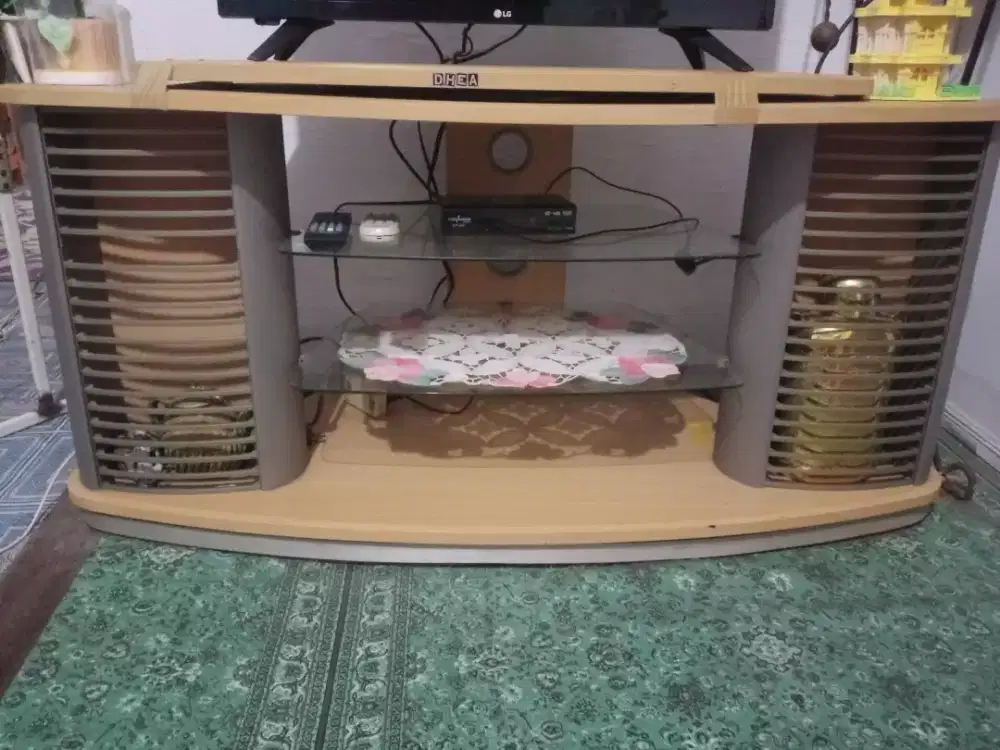 Meja rak kaca tempat tv dll.