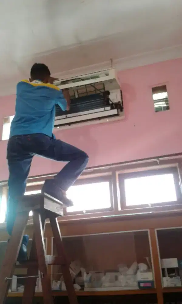 Service Ac,Kulkas,Pompa Air,Mesin Cuci dan Bongkar Pasang AC.
