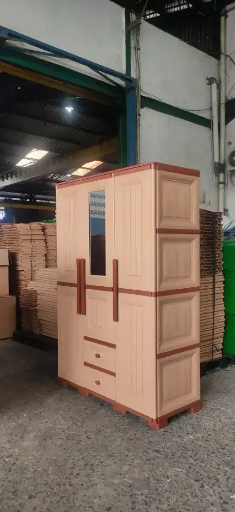 Lemari plastik 3 pintu