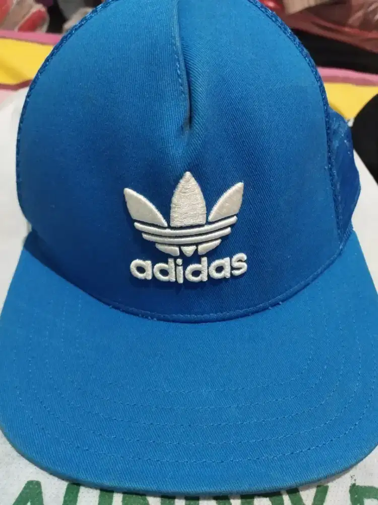 Topi adidas warna biru