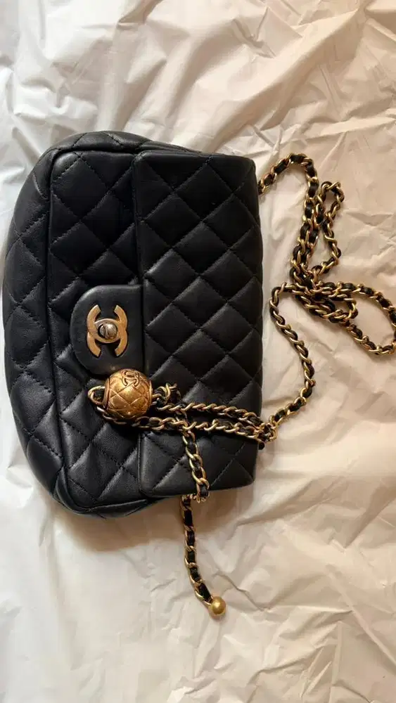Chanel black thrift