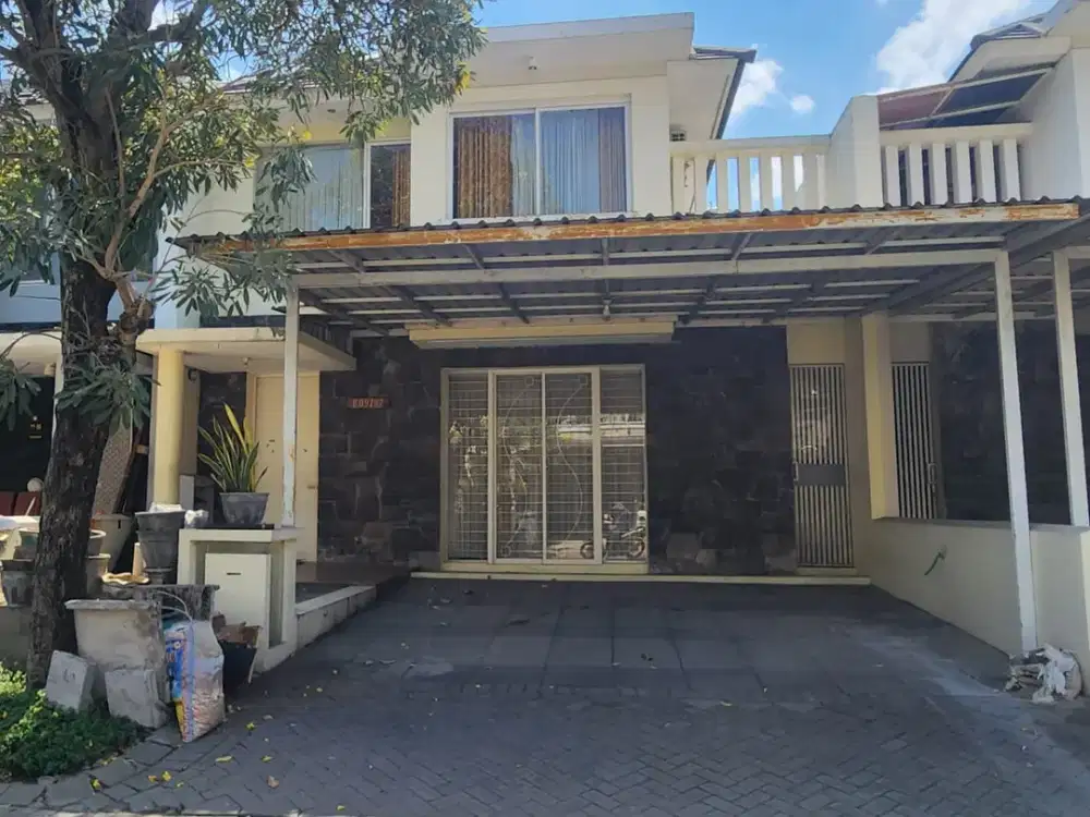 Disewakan rumah semi furnish royal residence