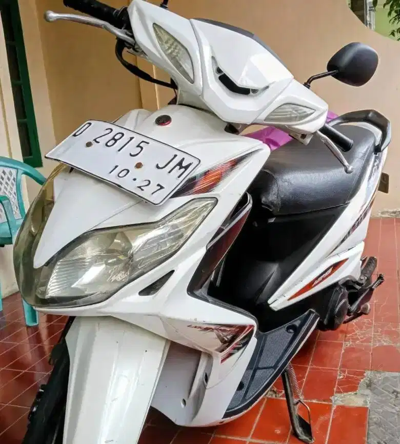 Yamaha Xeon Carbu 2012 putih mulus mantap