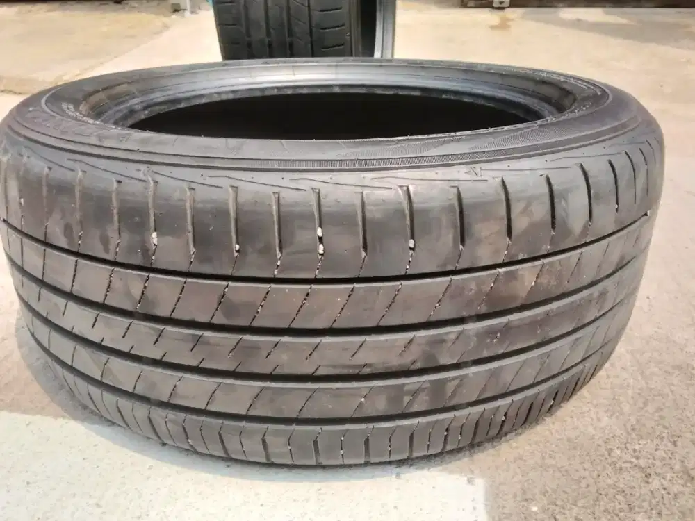 225/50-17 Dunlop