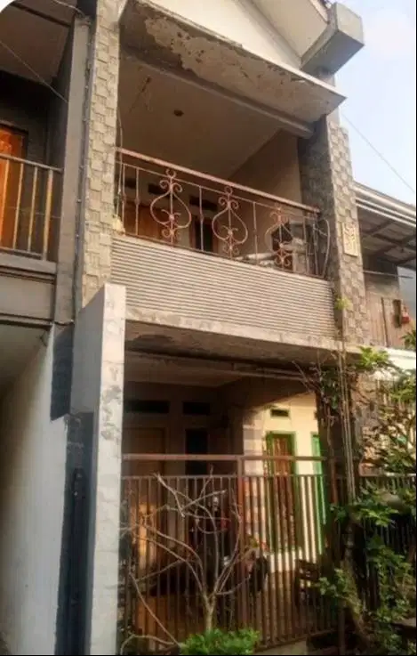 CIPETE SELATAN – 500 MTR KE MRT – RUMAH MURAH 3 LT – JALAN 1 MOBIL
