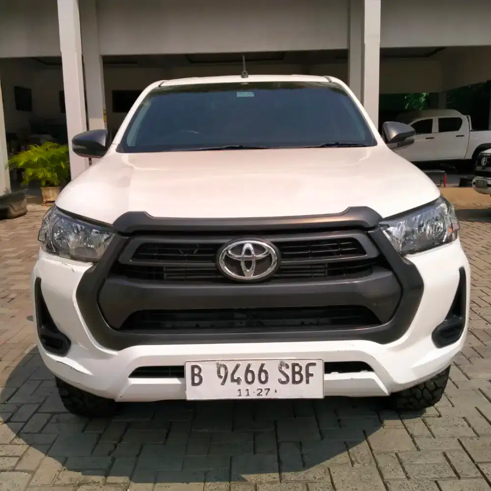 TOYOTA HILUX DC E 2.4 4X4 MT 2025