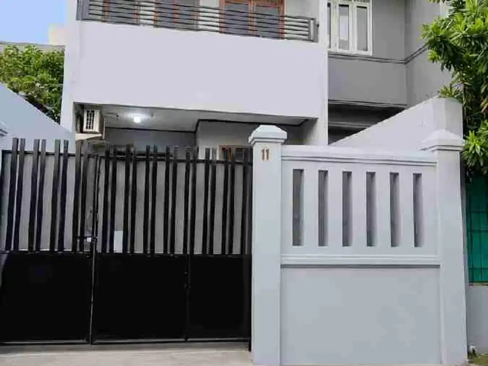 RUMAH 2 LANTAI KEMAYORAN SIAP HUNI