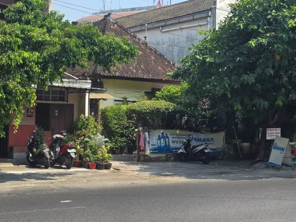 Rumah Lama Hitung Tanah Strategis di Jalan Rm Said