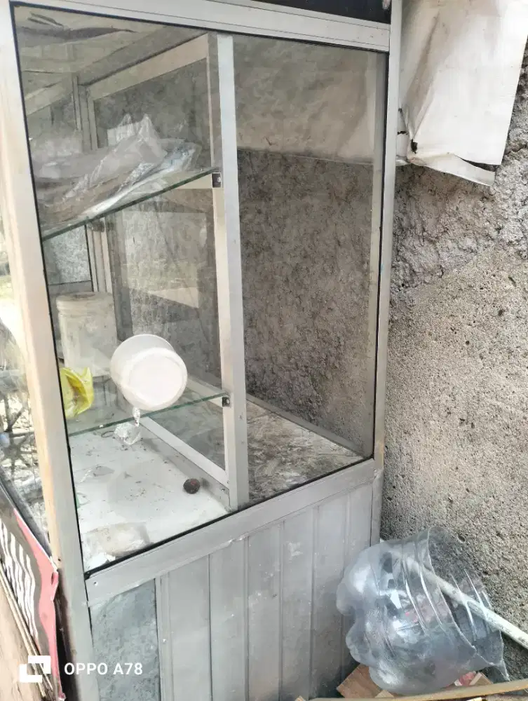 Gerobak dorong bahan besi alumunium.