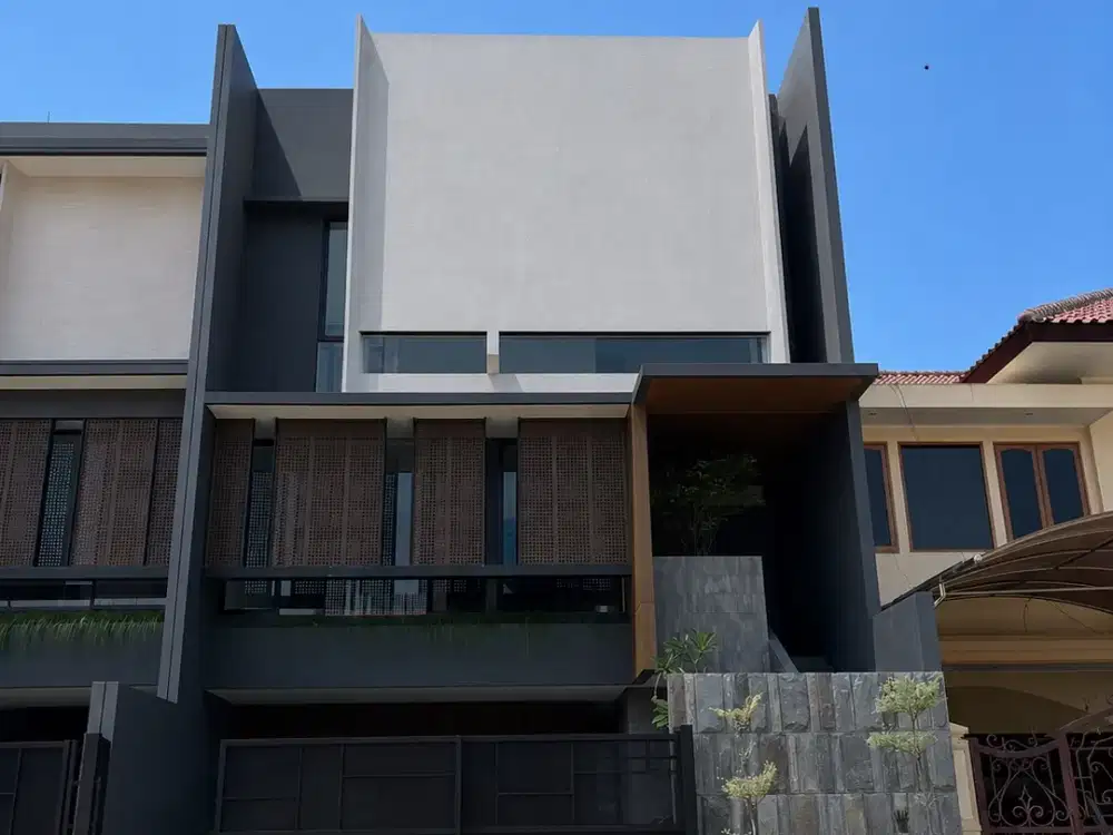 Dijual rumah baru gress dan mewah di Manyar Kertoadi