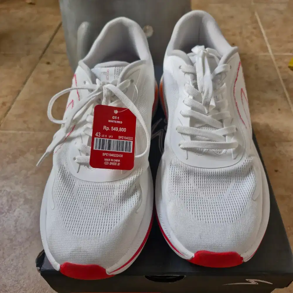Sepatu running specs GT1 size 43 putih