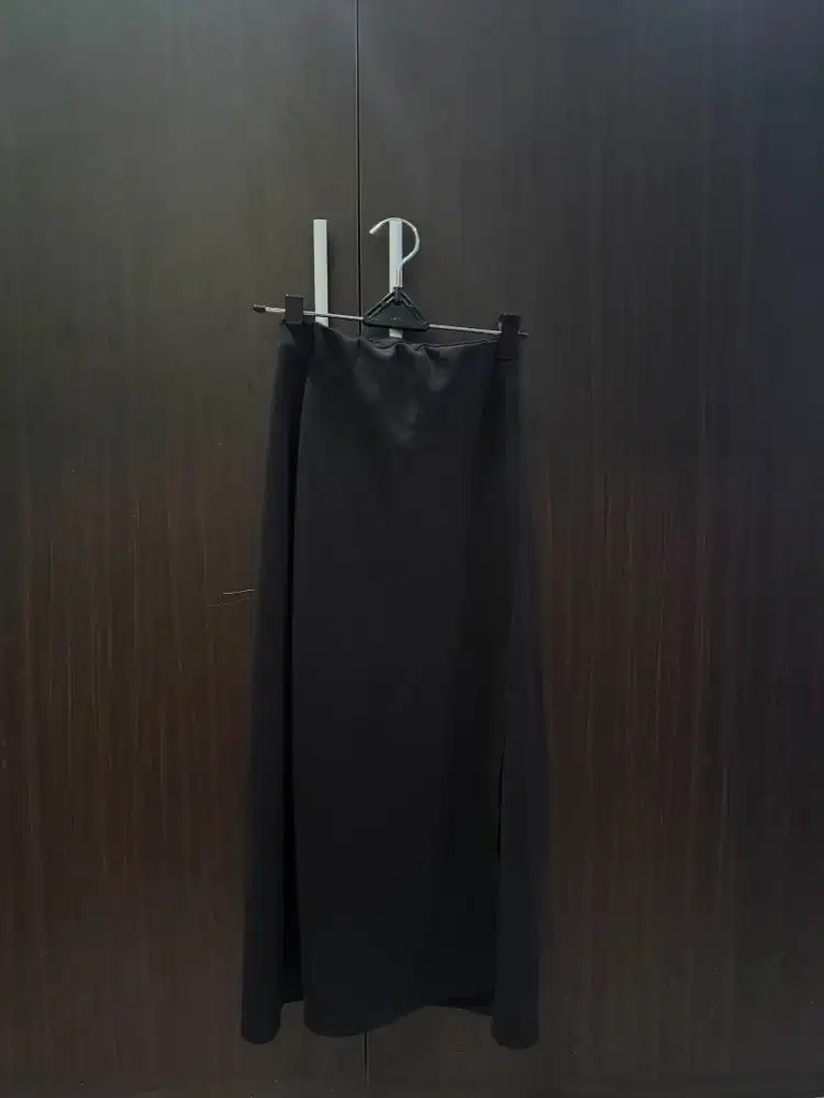 Rok Slit Hitam Panjang