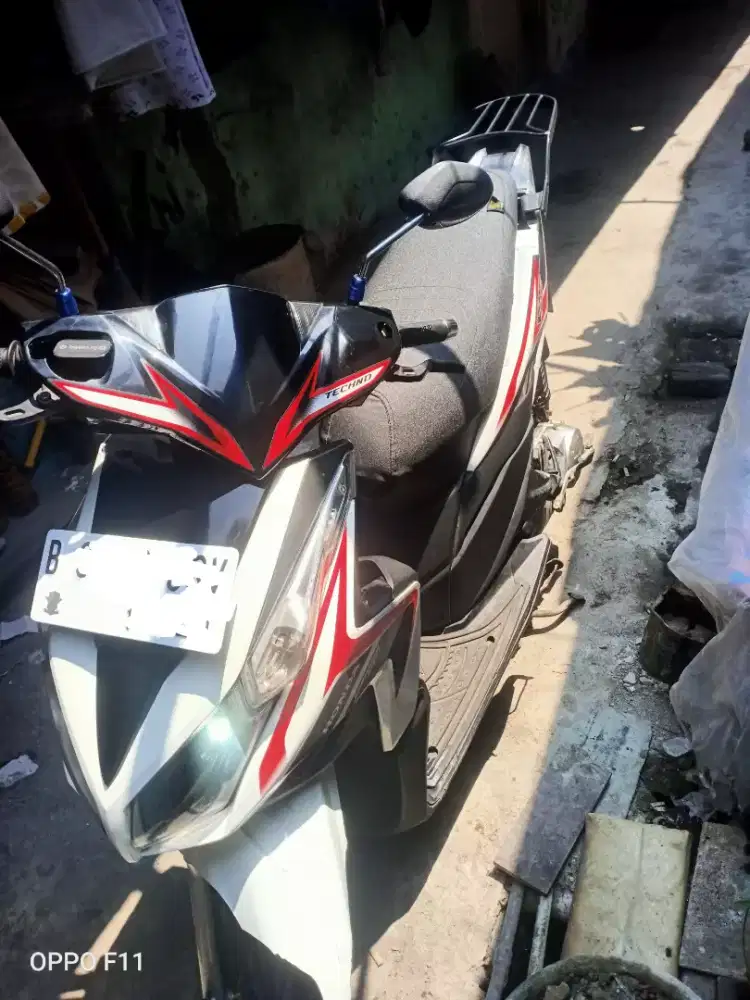 Vario techno 2011 lengkap jual cepat