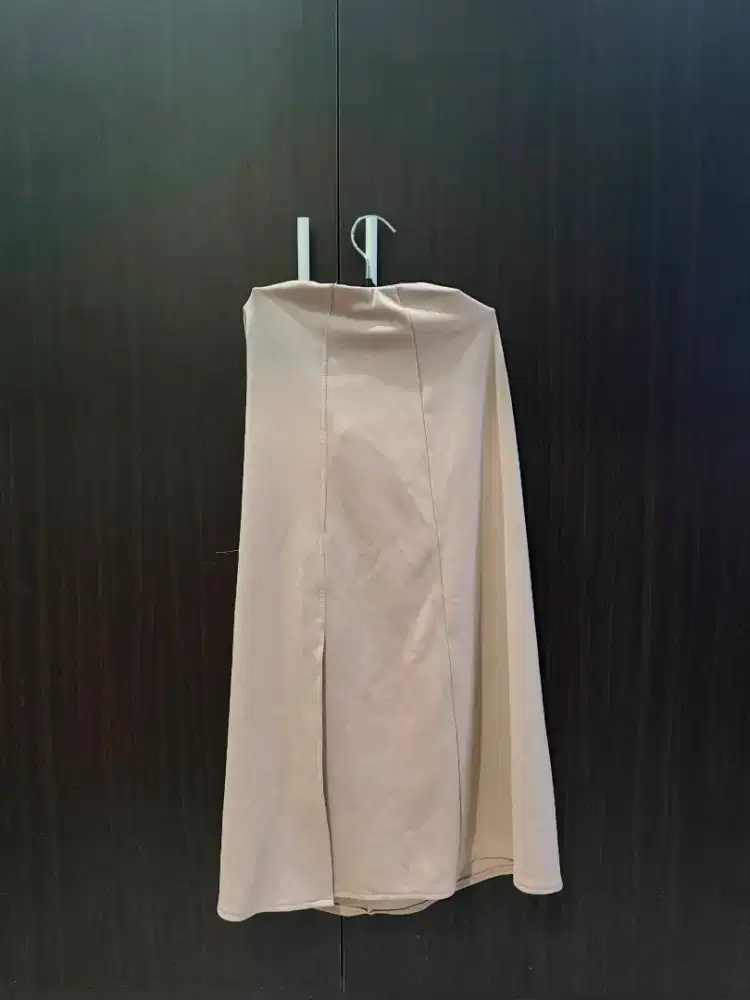 Rok Panjang Cream Slit