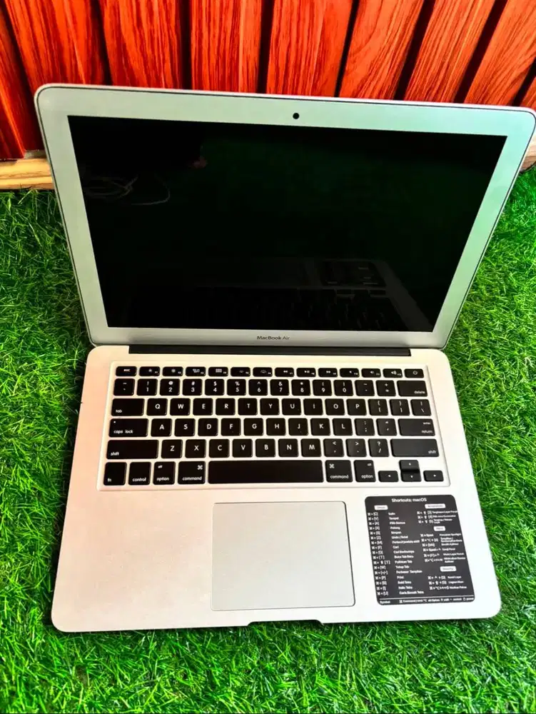 Macbook Air (13 2015) Preloved