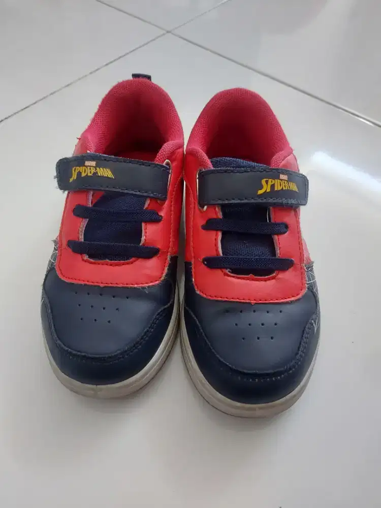 Sepatu anak uk 27