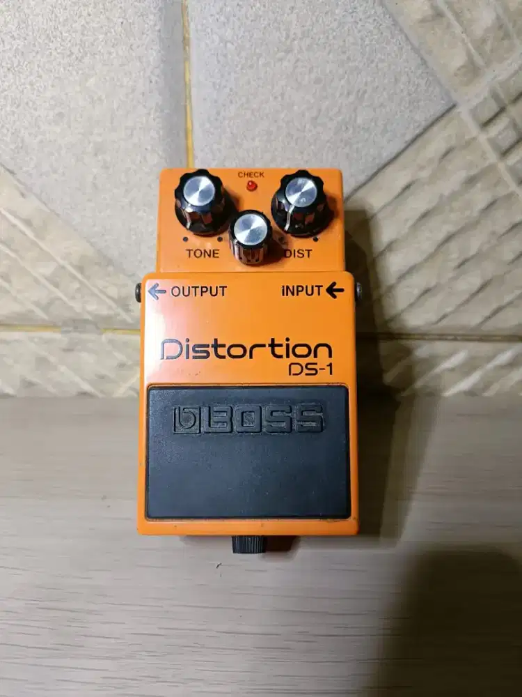 Boss DS-1 Distortion Pedal Gitar Original Efek Distorsi Klasik
