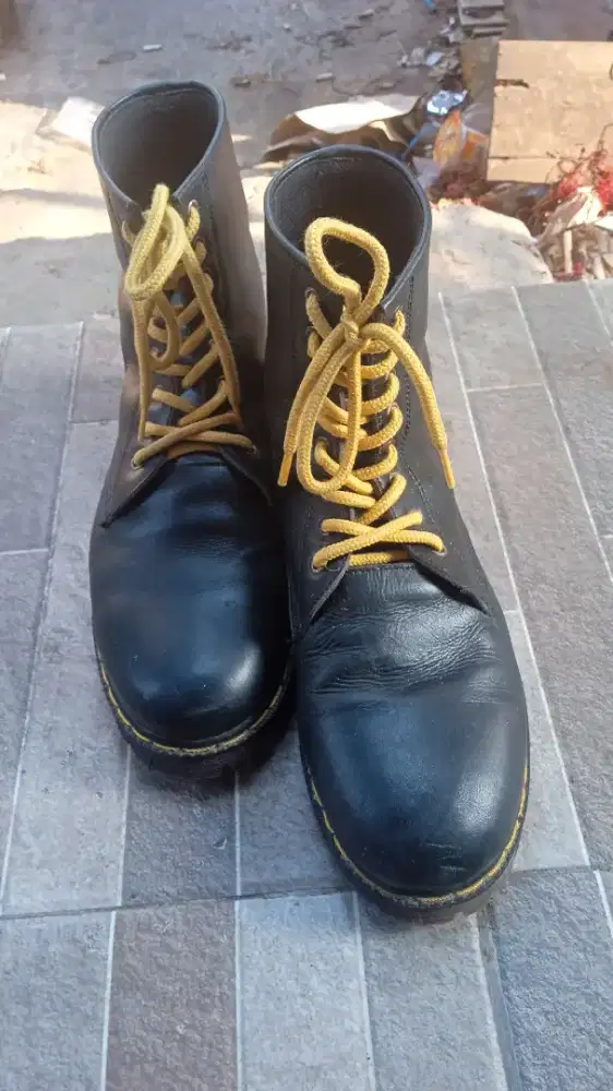 Sepatu kulit sapi asli merek aloof no 42 mirip dokmar