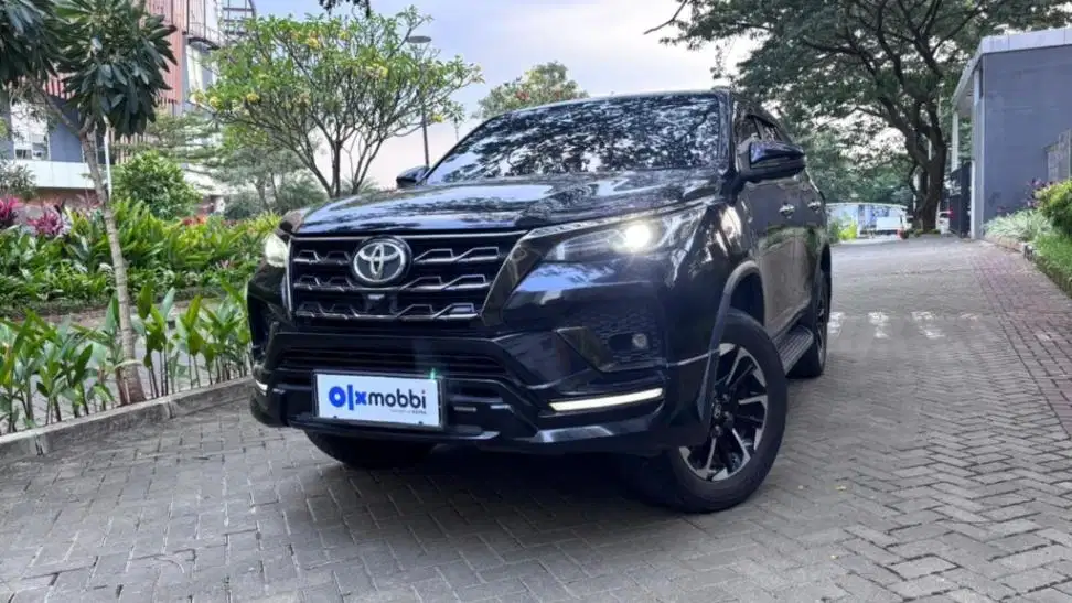 DP 5% Toyota Fortuner 2.8 4x2 GR Sport DSL Solar-AT 2022 CKJQB