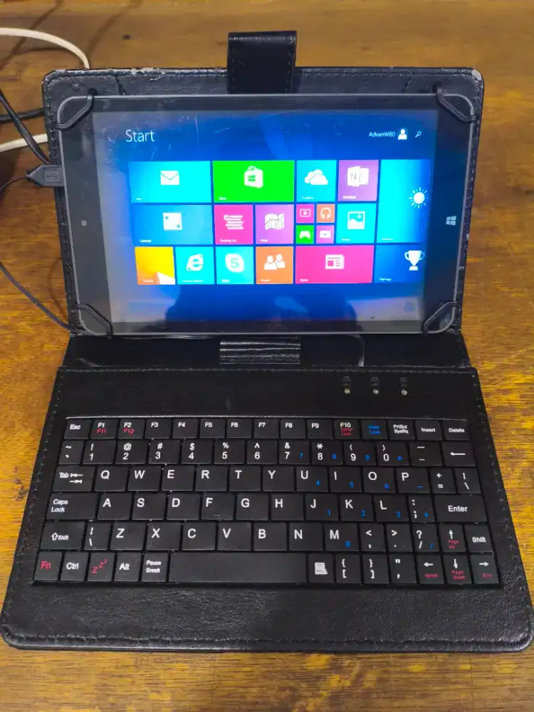 Advan Vanbook W80
