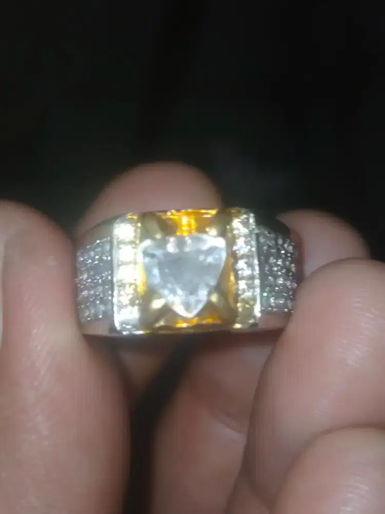 Di jual white colorless sapphire ceylon