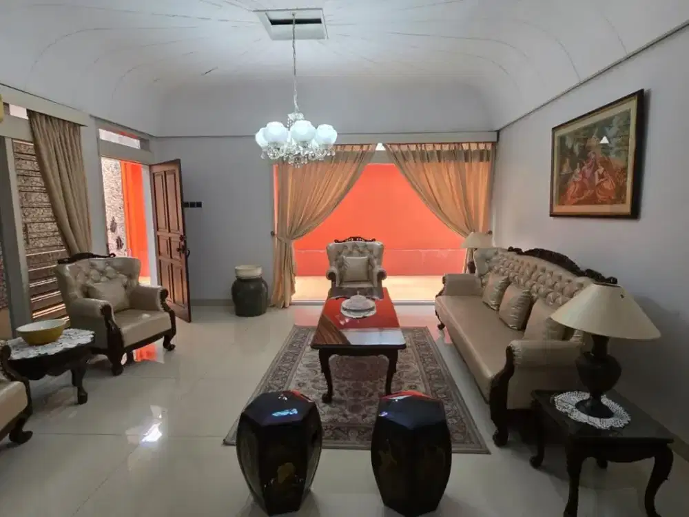 Rumah Mewah dan Gudang atau Ruang Usaha Super Strategis di Jalan Raya Adi Sucipto Blulukan