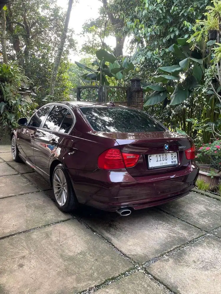 BMW 320i 2011 Bensin