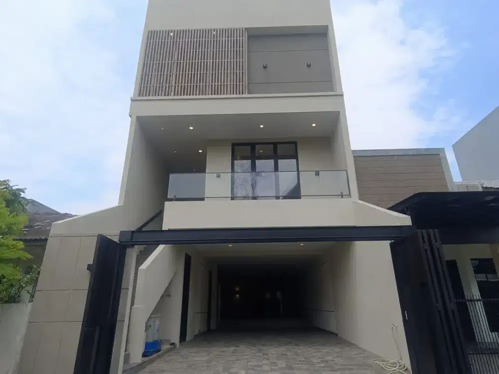 Rumah sangat mewah ada kolam renang dan lift