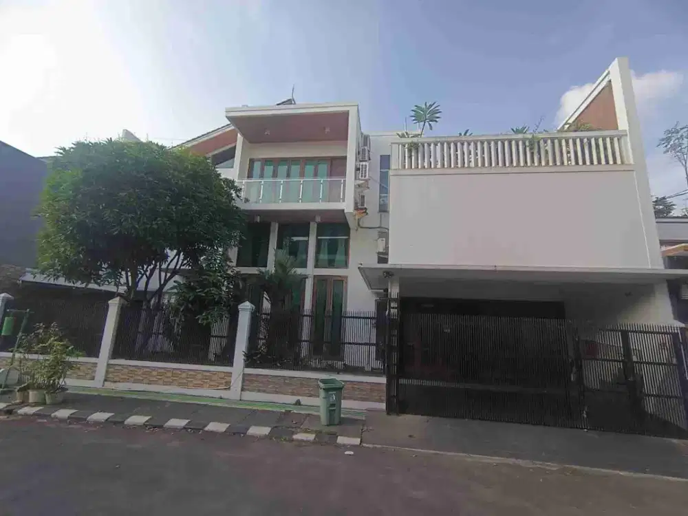 Rumah Hoek Mewah di Kemang Pratama 3 Bekasi