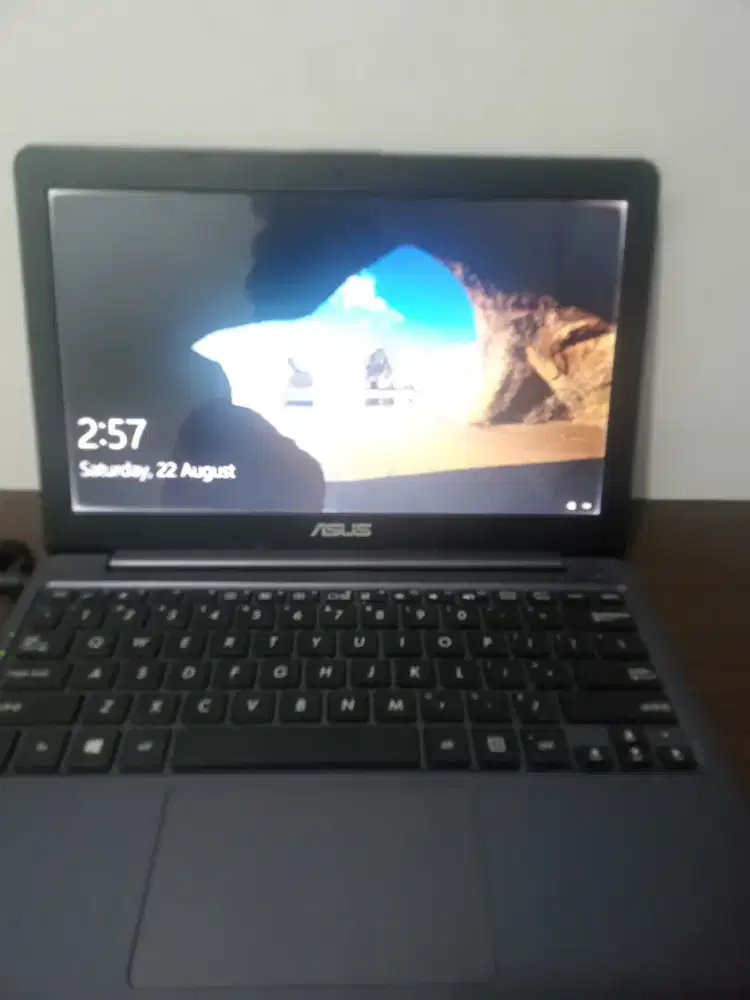 Jual laptop Asus ukuran 12 inch normal semua charger ORI