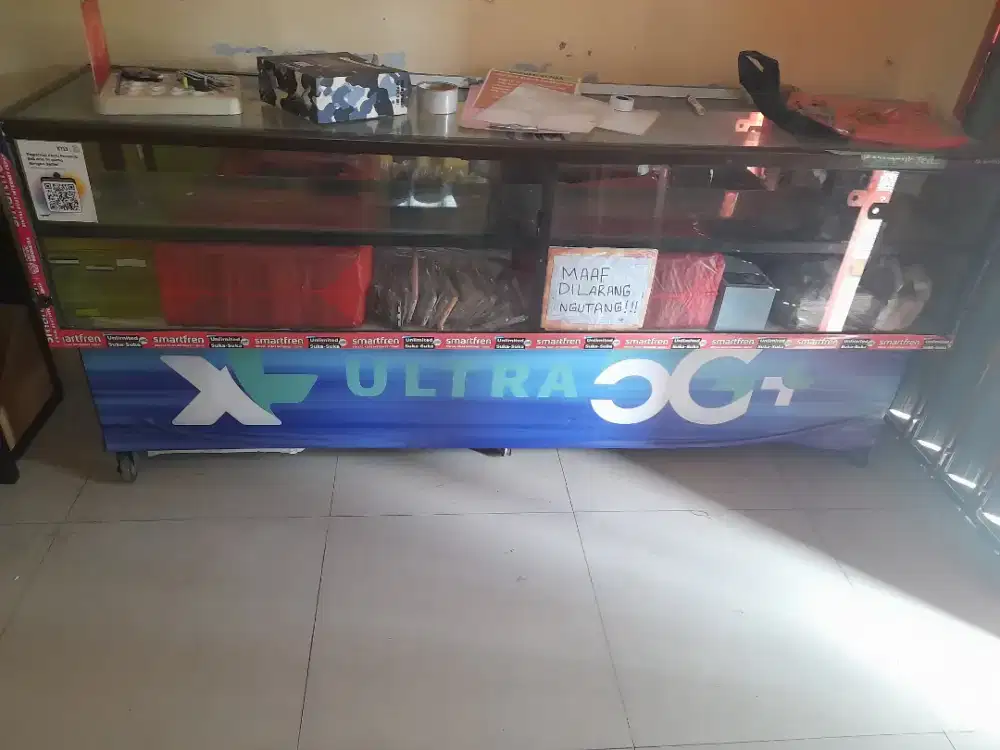 Etalase dan rak konter