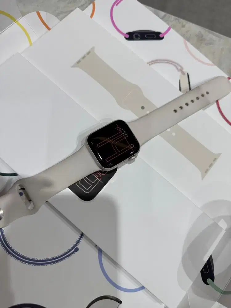 Apple Watch SE GEN 3 40MM Starlight ID/A Garansi ON JUNI 2027