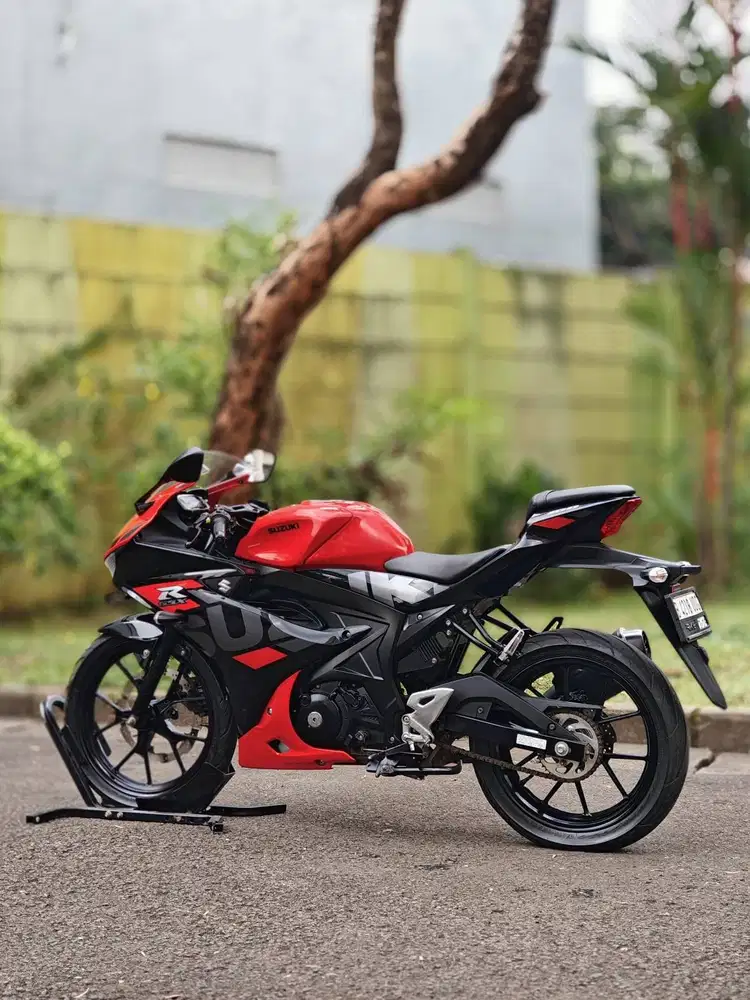 SUZUKI GSX R150 MERAH HITAM 2023 KM 6K PAJAK PANJANG SUPER MULUS