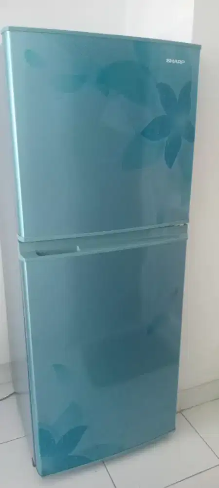Kulkas 2 pintu merek sharp