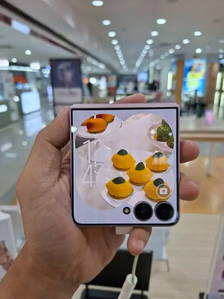 Samsung Galaxy Z Flip 8