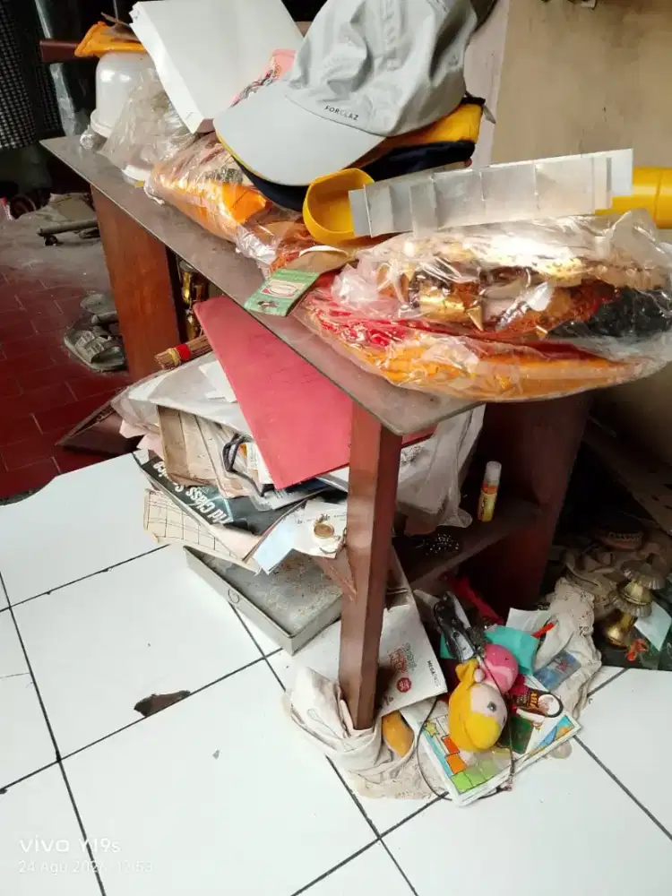 Dijual Meja ada kacanya ( bukan Jati (