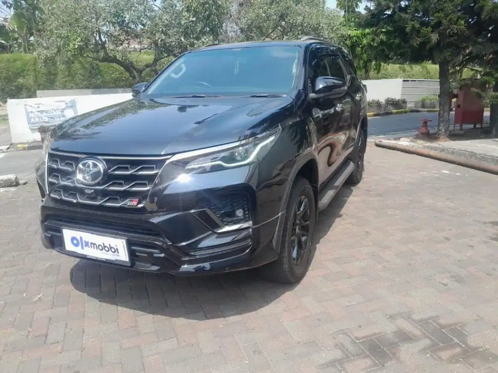Like New - Toyota Fortuner 2.8 4x2 GR Sport DSL Solar AT 2023 Hitam