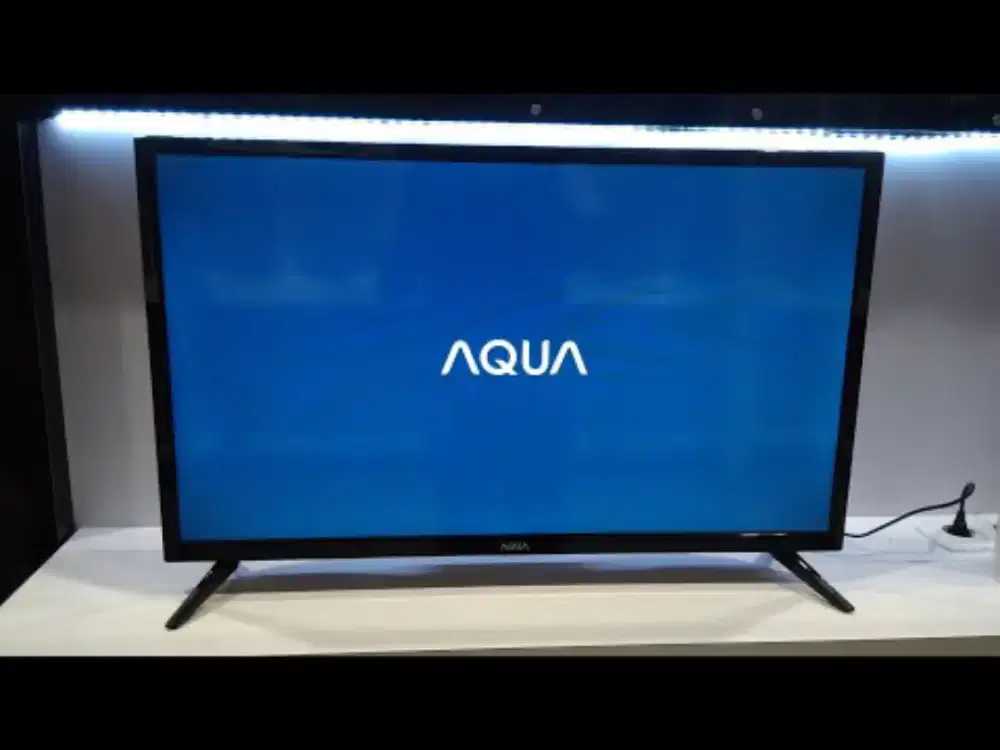TV LED AQUA 32 INC BEKAS