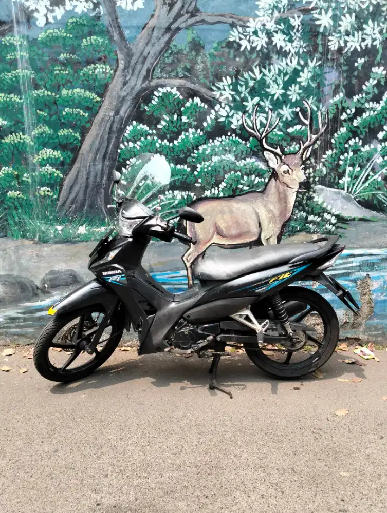 Honda Revo Fit Hitam Velg Racing Tahun 2016
