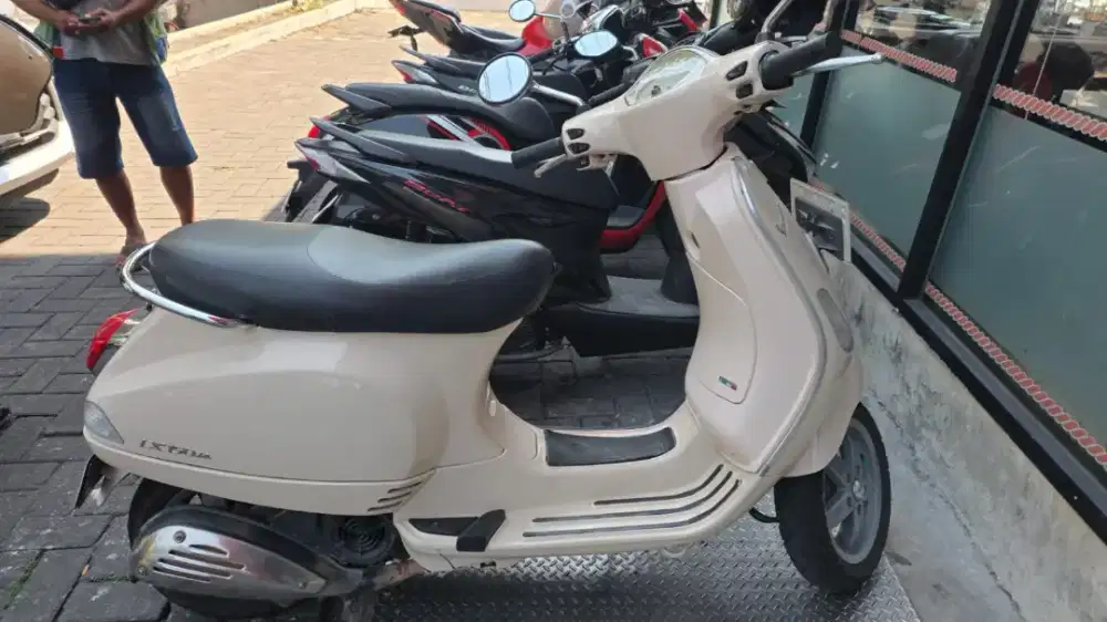 Vespa LX150ie 2012